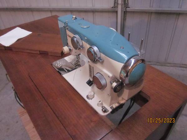 Photo White Sewing Machine and Cabinet $100