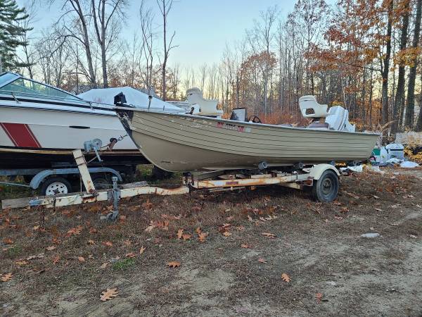16.5 ft bass boat with trailer $1,100