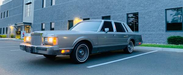 Photo 1987 LINCOLN TOWN CAR CARTIER EDITION LOW MILES 60k ORIGINAL MILES - $6,999 (AlbanyColonie)