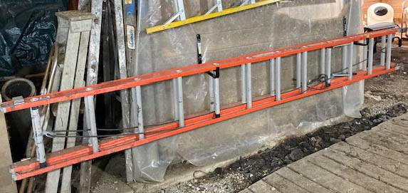 Photo 24 Ft Louisville Fiberglass Extension Ladder $225