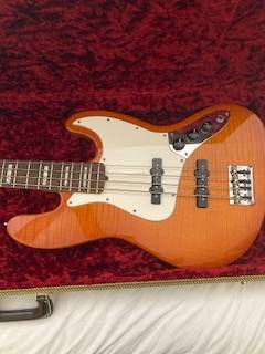 Photo Fender Select Jazz Bass $1,500