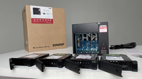 Photo QNAP TS-473A-8G-US 4 Bay High-Speed FOR SALE $950