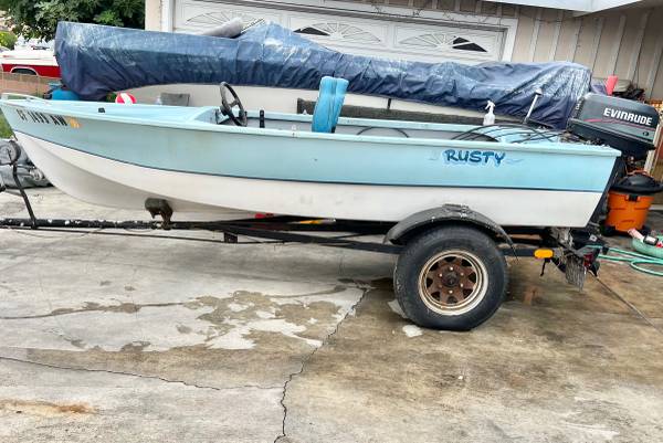 Photo 14ft fiberglass boat outboard motor $1,800