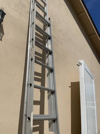 Photo 16 Foot Aluminum Extension Ladder $30