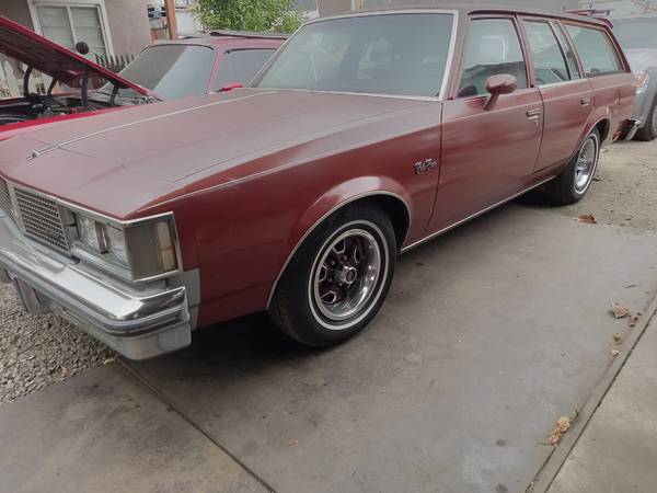 Photo 1983 Oldsmobile Cutlass cruiser