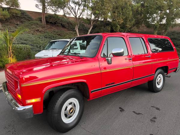 Photo 1989 Chevy Suburban 2500 R20 2 owners 68,000 miles $16,900