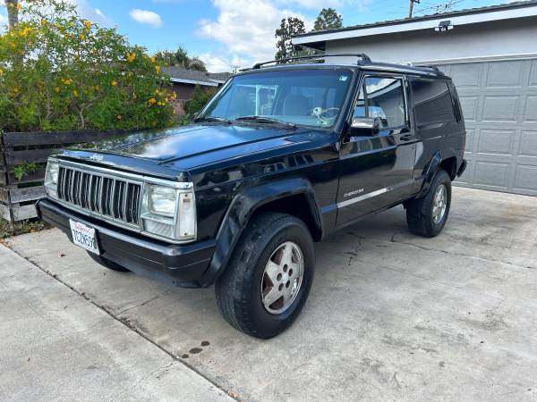 1996 jeep Cherokee sport $5,200