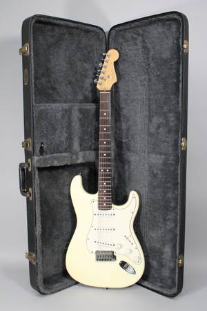 Photo 1999 Fender American Standard Stratocaster wHSC $1,099