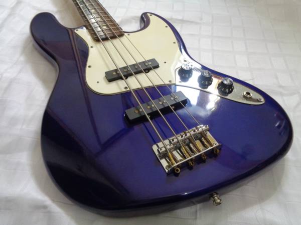 2000 Fender Standard Jazz Bass Midnight Blue. $595