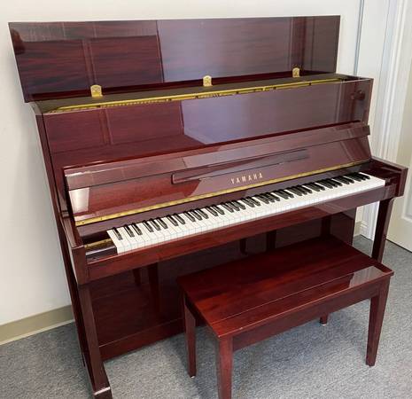 2000 YAMAHA Piano like new - Made in US $3,200