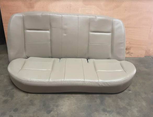 Photo 2003-2011 NEW FORD CROWN VICTORIA OEM REAR BACK SEAT POLICE TAN $250