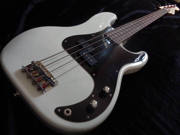 Photo 2007 Squier Vintage Modified Precision Bass White Duncans Designed $395