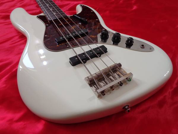 Photo 2008 Squier Classic Vibe 60s Jazz Bass CIC Olympic White $495