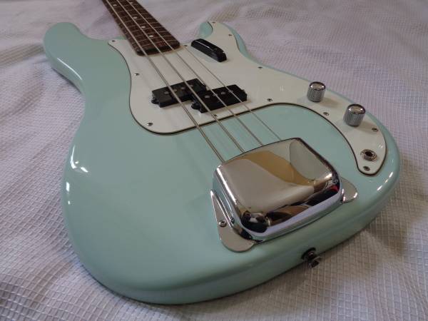Photo 2008 Squier Classic Vibe 60s Precision Bass CIC Sonic Blue $575