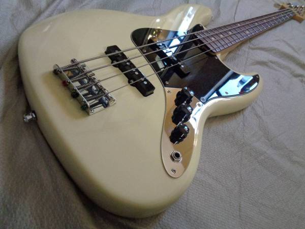 Photo 2010 Fender USA American Special Jazz Bass Vintage White - $1,250 $1,250