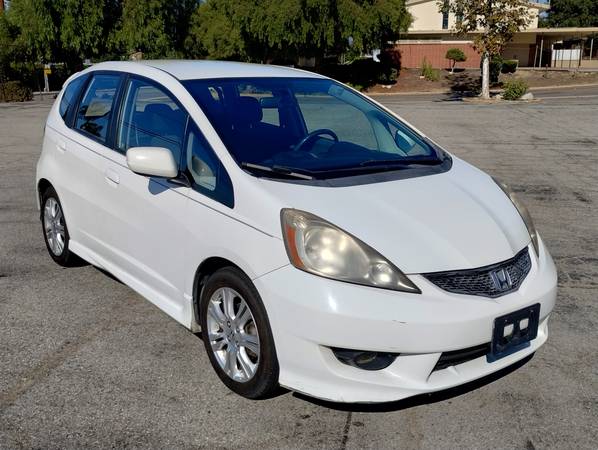 Photo 2010 Honda fit sport vtec white clean title low miles. Very nice $8,500