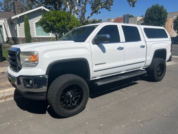 Photo 2014 GMC Sierra 1500 SLT 4-DR Crew Cab Loaded With 59,800 Miles $29,900
