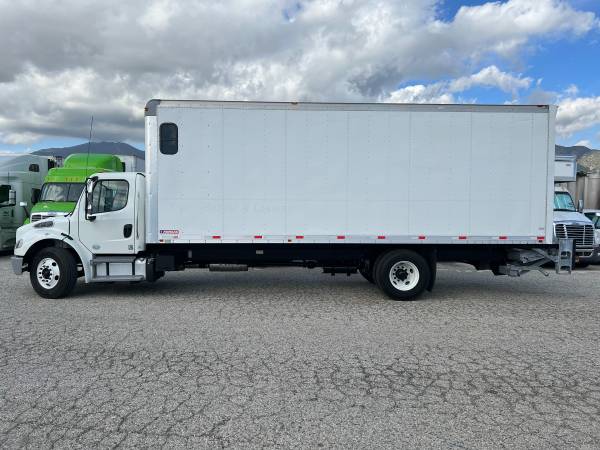Photo 2015 Freightliner M2 26ft Box Truck With Sleeper $49,000