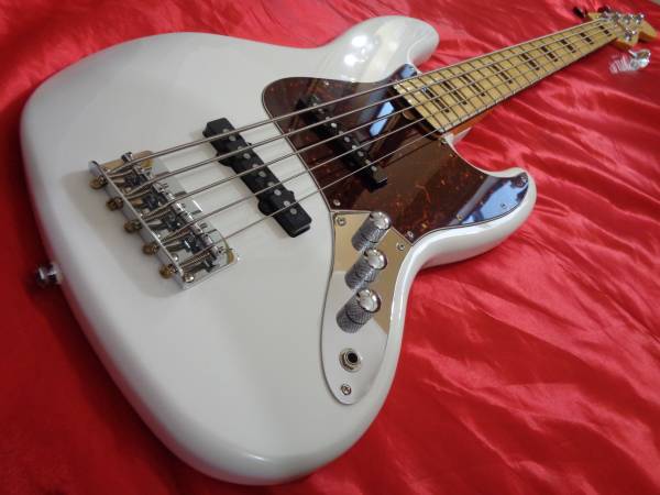Photo 2015 Squier Vintage Modified 70s Jazz Bass V Olympic White. $425