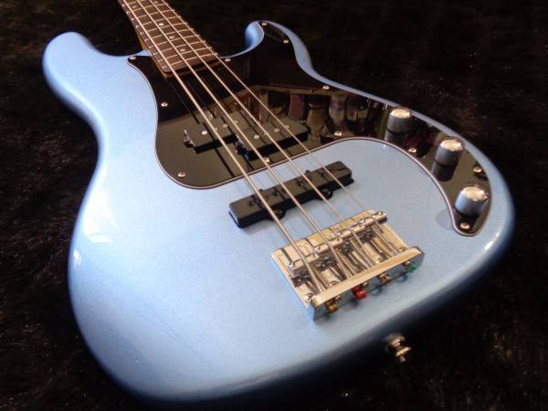Photo 2016 Squier Vintage Modified PJ Bass Lake Placid Blue. $450