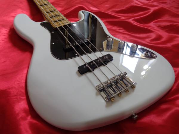 Photo 2017 Squier Vintage Modified 70s Jazz Bass White Nice Birdseye Neck $425