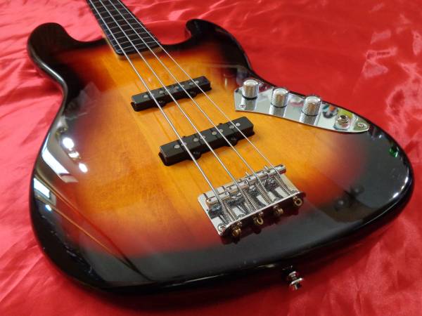 Photo 2017 Squier Vintage Modified Fretless Jazz Bass Sunburst $425