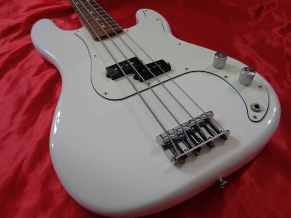 2018 Fender Player Precision Bass Arctic White Rosewood Fingerboard $695