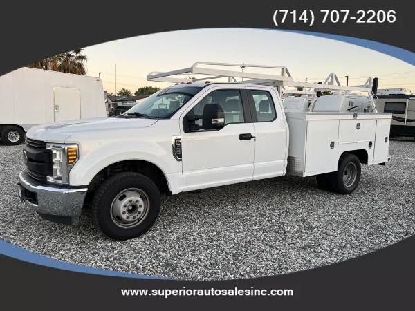 Photo 2019 Ford F350 Super Duty Super Cab  Chassis Chassis 4D  6.2L V8 Fle $34990.00