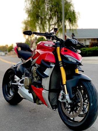 Photo 2022 Ducati Street fighter V4S $21,000