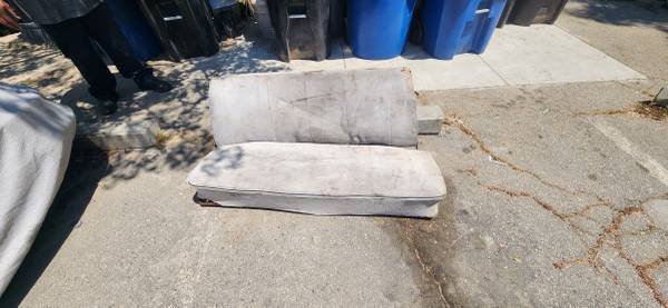 Photo 68 vw bug rear seat $50