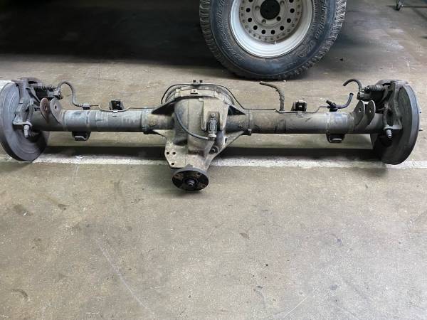 Photo 96-02 Ford Explorer 8.8 rear axle - 5 lug 373 disc brakes - jeep $350