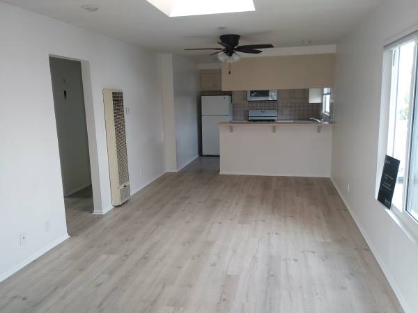 Beautiful 2 Bedroom Apartment in Corona Del Mar $3,300