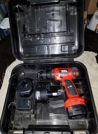 Photo Black and Decker 9.6 Volt Drill Kit $20