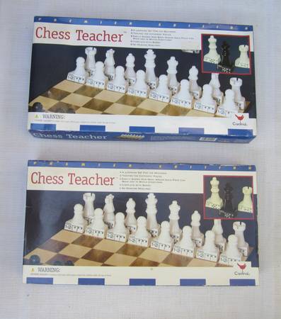 Photo CHESS TEACHER BOARD GAME  LEARN HOW TO PLAY CHESS $10