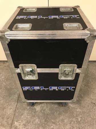 Photo CUSTOM ATA RATED ROAD CASES FOR SPEAKERS $150