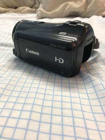 Photo Canon VIXIA HF M40 Camcorder 16 GB $100