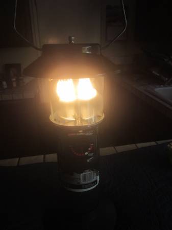 Photo Coleman 2 mantle Propane lantern w Coleman Case, propane and mantles $30