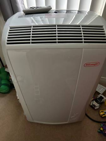 Photo DeLonghi Portable Air Conditioner $175