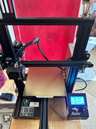 Photo Ender 3 Pro 3D Printer $100