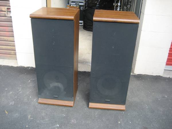 Photo Fisher stereo speakers $175
