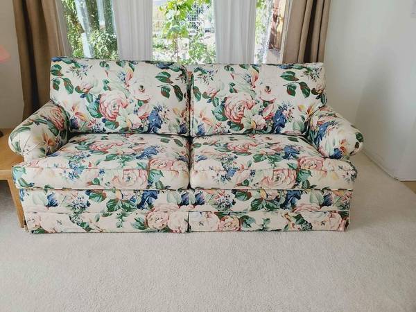 Photo Floral Couch Fold Out Bed