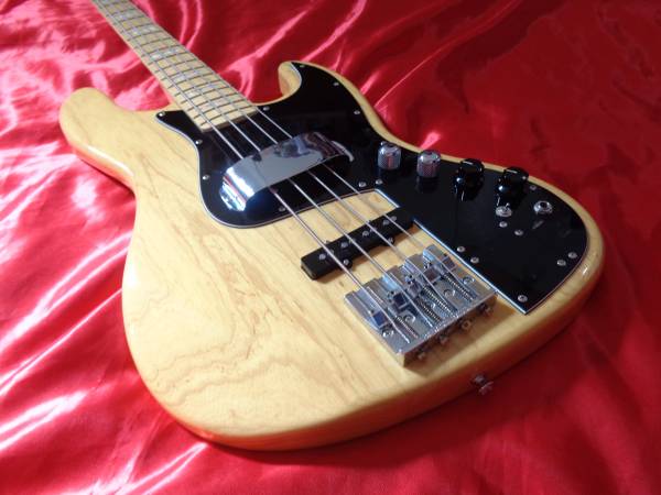 Photo Genuine Fender Marcus Miller Jazz Bass Made in Japan. $1,700