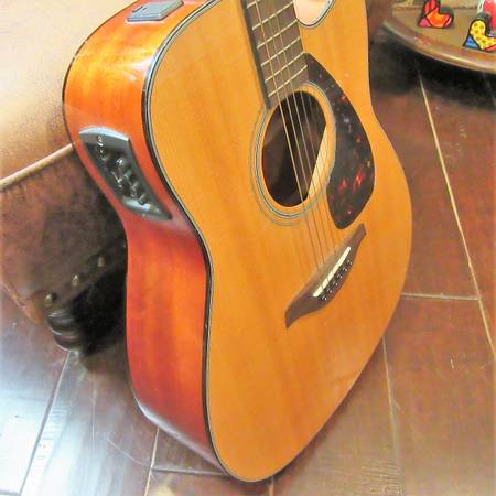 Photo Guitar  Yamaha FGX800C Acoustic-Electric Guitar $225