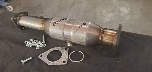 Photo Honda Accord 2.4L Catalytic Converter fits 2003-2007 J pipe Available $200