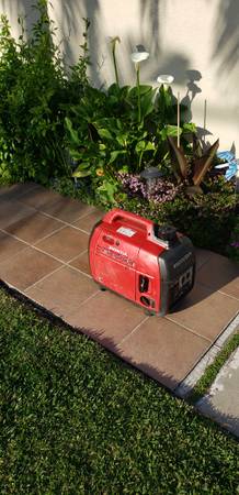 Photo Honda eu2000i generator Inverter $550