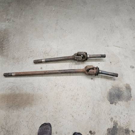 Photo Jeep cj7 front axel wide track $100