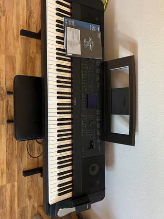 Photo Keyboard-Yamaha DGX 660 $500