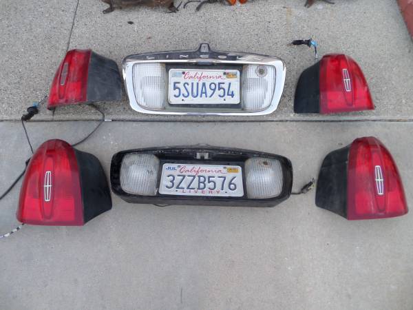 Photo LINCOLN TOWNCAR TAILLAMPS AND REVERSE LICENSE PLATE N TRUNK LATCH $1
