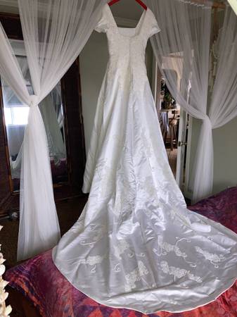 MoriLee Wedding Dress  Tiara $200