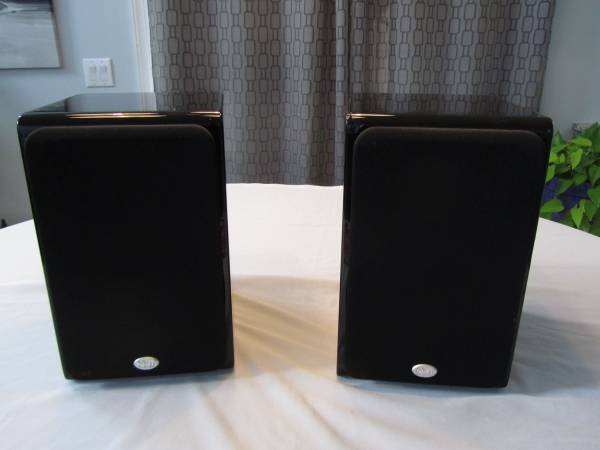 Photo NHT Bookshelf  Main Speakers. Model SB2 - Audiophile Musical speakers $195